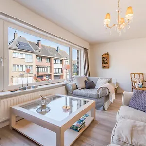 https://spacious-warm-and-updated-home-w-parking-garden.hotelsghent.com